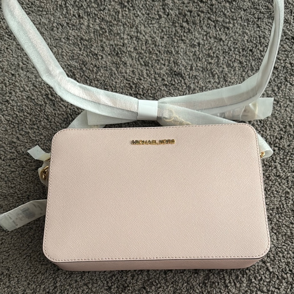 Michael Kors Pink Crossbody Bag with Sleek Design - Picture 2 of 2